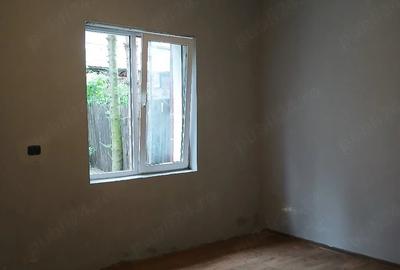 Casă cu 3 camere cu Teren 400 Mp în Central