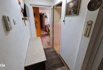 Apartament cu 3 camere semidecomandat în Brâncoveanu