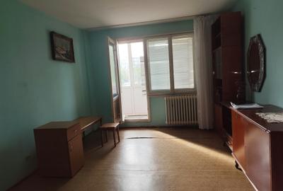 Garsonieră decomandată în P-ța Gorjului