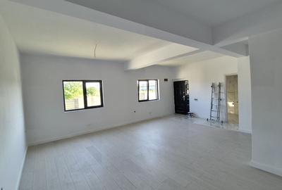 Casă individuală cu 4 camere cu Canalizare în Central - 2