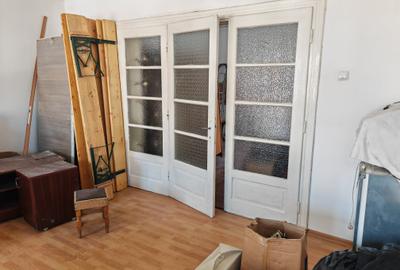 Casă individuală cu 4 camere cu Canalizare în Florilor - 2