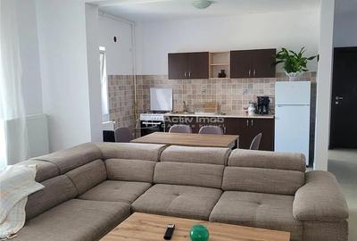 Apartament cu 3 camere decomandat în Cristian