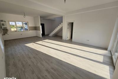 Casă cu 4 camere cu Teren 300 Mp în Tunari
