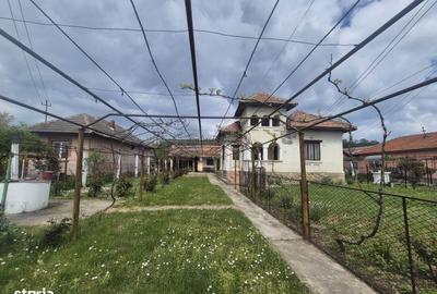 Casă cu 4 camere în Bălești