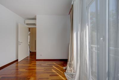 Apartament cu 4 camere decomandat în P-ța Victoriei - 15