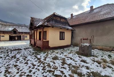 Casă cu 2 camere cu Teren 1497 Mp în Poiana Sărată - 1
