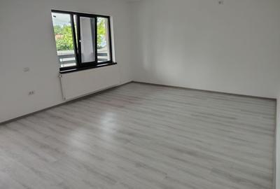 Casă cu 4 camere cu Teren 550 Mp în Braniștea