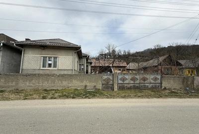 Casă cu 3 camere cu Teren 1000 Mp în Ceaca