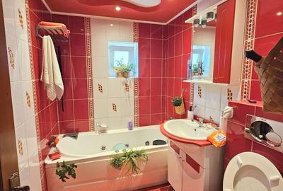 Apartament cu 3 camere decomandat în Șerbănești - 1