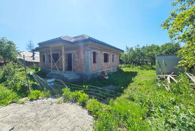 Casă individuală cu 4 camere cu Canalizare în Central - 2