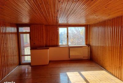 Casă cu 4 camere cu Teren 1000 Mp în Central