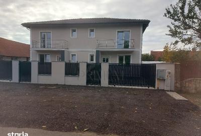 Casă cu 4 camere cu Teren 300 Mp în Sânmihaiu Român