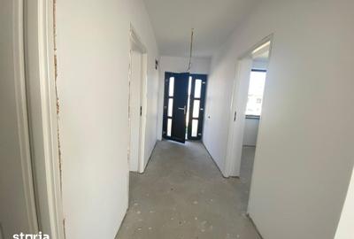 Casă cu 4 camere cu Teren 500 Mp în Sântandrei