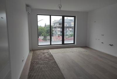 Apartament cu 3 camere semidecomandat în Timpuri Noi