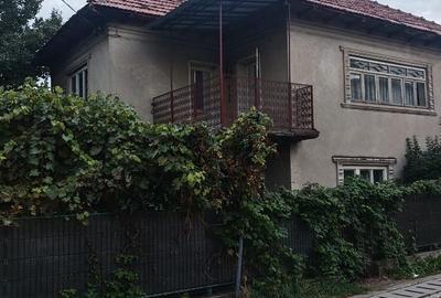 Casă cu 4 camere în Cislău