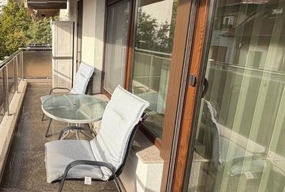 Apartament cu 3 camere decomandat în P-ța Victoriei