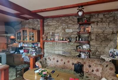 Casă individuală cu 2 camere cu Teren 300 Mp în Central