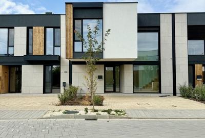 Casă cu 4 camere cu Piscina în Tunari