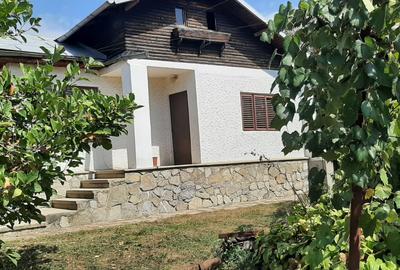Casă individuală cu 4 camere cu Canalizare în Central - 2