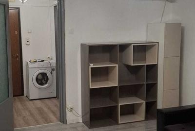 Apartament cu 3 camere semidecomandat în Alexandru Obregia