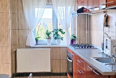 Apartament cu 3 camere decomandat în Rolast