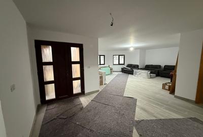 Casă individuală cu 4 camere cu Canalizare în Central - 33