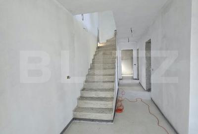 Casă cu 5 camere cu Teren 550 Mp în Gura Ocniței