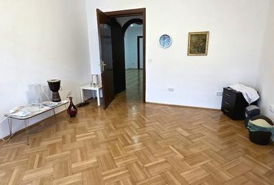 Apartament cu 4 camere în Eminescu