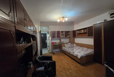 Garsonieră decomandată, mobilată în Vitan