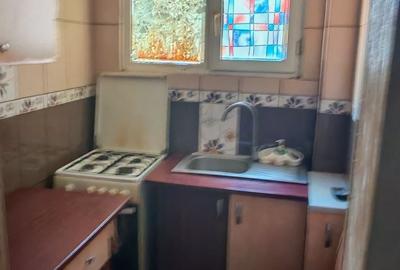 Apartament cu 2 camere nedecomandat în Rahova