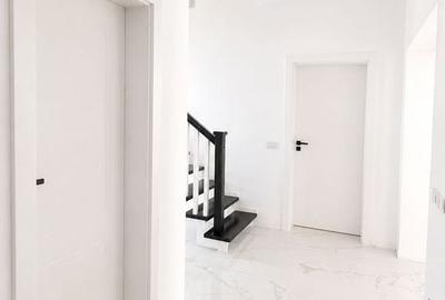 Casă cu 4 camere cu Teren 528 Mp în Sânmihaiu Român - 2
