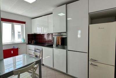 Apartament cu 3 camere decomandat în Tineretului