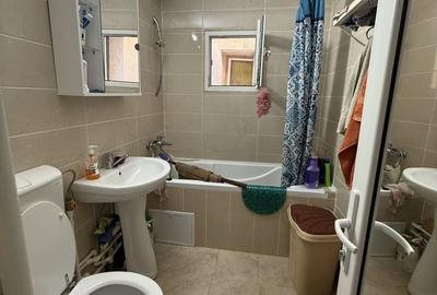 Apartament cu 3 camere decomandat în Calarași 4