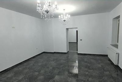 Spațiu comercial, de 120 mp, în Central - 3