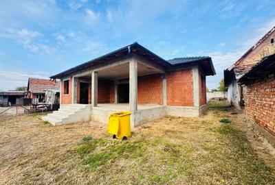 Casă cu 6 camere cu Canalizare în Semlac
