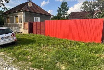 Casă cu 4 camere cu Teren 1788 Mp în Căpâlna - 1