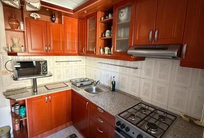 Apartament cu 3 camere decomandat în Alfa