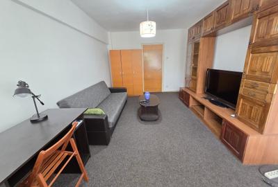 Apartament cu 2 camere semidecomandat în Văcăresti