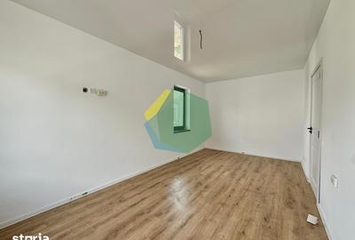 Casă cu 3 camere cu Teren 221 Mp în Central