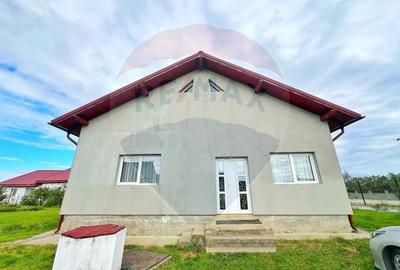 Casă cu 2 camere cu Teren 970 Mp în Sălsig