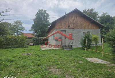 Casă cu 4 camere cu Teren 2549 Mp în Central