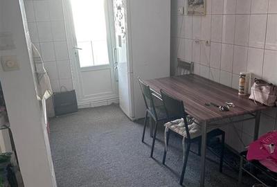 Apartament cu 3 camere decomandat, mobilat în Baza 3 - 4