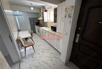 Apartament cu 3 camere semidecomandat în Crișan