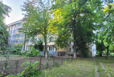 Apartament cu 3 camere decomandat în Sud