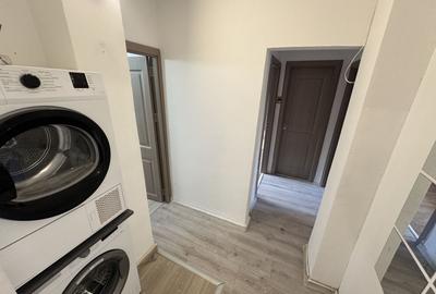 Apartament cu 3 camere decomandat, mobilat în CET - 9