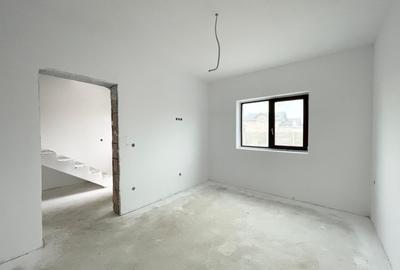 Duplex cu 4 camere cu Canalizare în Moșnița Veche - 3