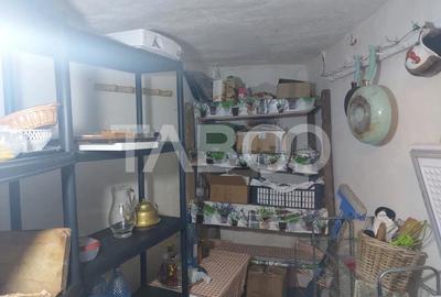 Casă cu Teren 50 Mp în Sadu