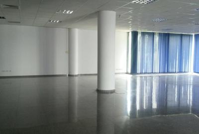 Birou, de 1,600 mp, în Domnești - 2