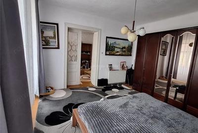 Casă cu 4 camere cu Teren 1000 Mp în Est - 1
