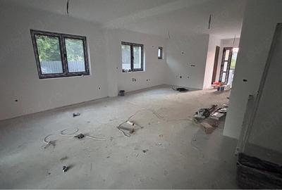 Casă cu Teren 500 Mp în Corunca